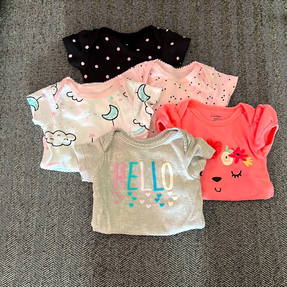 Gerber Newborn Onesies- 5 PC